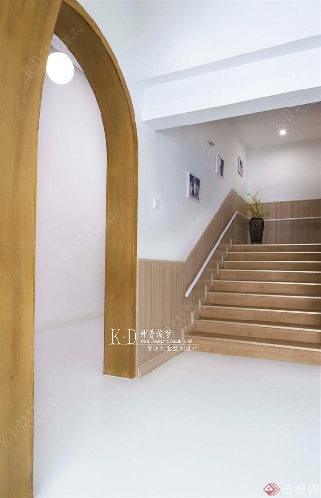 珠光日托中心设计—楼梯