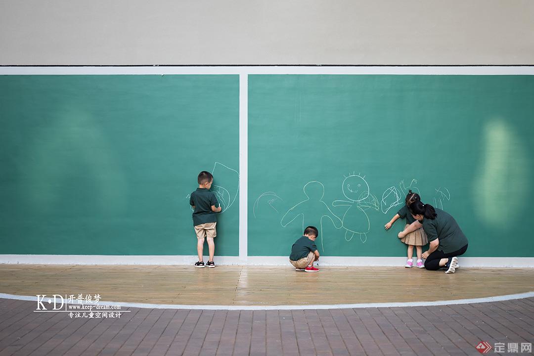 九知万科城幼儿园——涂鸦墙设计